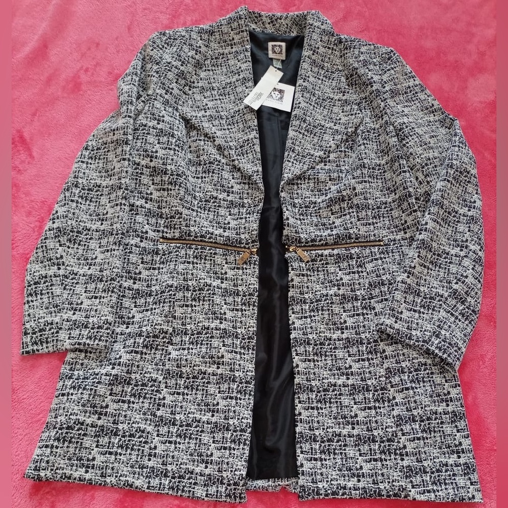 Black & white open-front jacket with collar